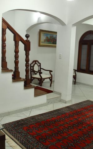 Casa à venda com 650m², 4 quartos e 6 vagasSala