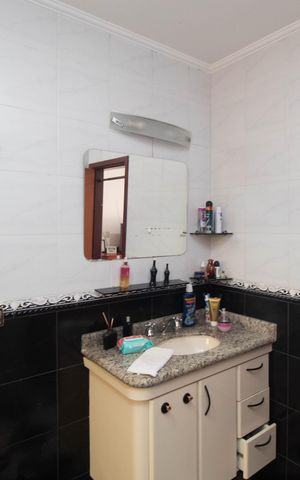 Casa à venda com 391m², 3 quartos e 5 vagas Casa à venda com 391m², 3 quartos e 5 vagasBanheiro da Suíte 2