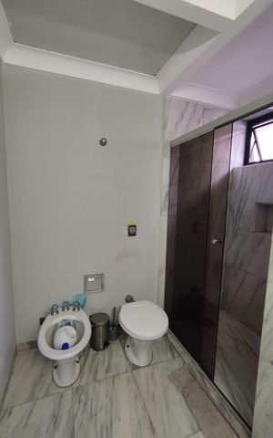 Casa para alugar com 350m², 5 quartos e 4 vagas Casa para alugar com 350m², 5 quartos e 4 vagasBanheiro 3