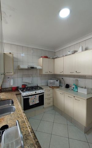 Casa para alugar com 350m², 5 quartos e 4 vagas Casa para alugar com 350m², 5 quartos e 4 vagasCozinha - Armários