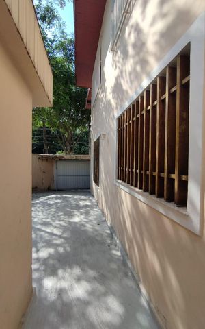 Casa para alugar com 350m², 5 quartos e 4 vagas Casa para alugar com 350m², 5 quartos e 4 vagasCorredor da Garagem