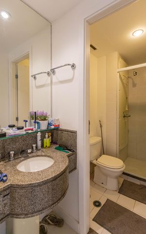 Apartamento à venda com 44m², 2 quartos e 1 vaga Apartamento à venda com 44m², 2 quartos e 1 vagaBanheiro Social