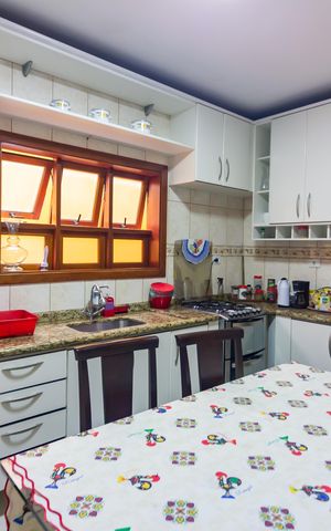 Casa à venda com 220m², 4 quartos e 4 vagas Casa à venda com 220m², 4 quartos e 4 vagasCozinha