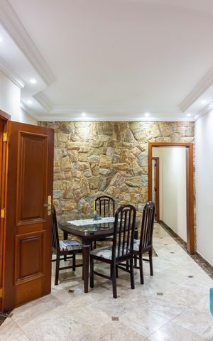 Casa à venda com 220m², 4 quartos e 4 vagas Casa à venda com 220m², 4 quartos e 4 vagasSala