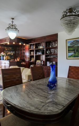 Apartamento à venda com 190m², 3 quartos e 2 vagas Apartamento à venda com 190m², 3 quartos e 2 vagasSala