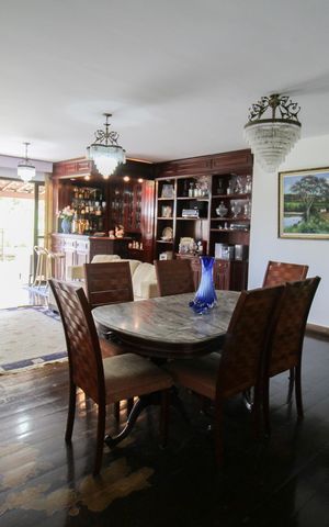 Apartamento à venda com 190m², 3 quartos e 2 vagas Apartamento à venda com 190m², 3 quartos e 2 vagasSala