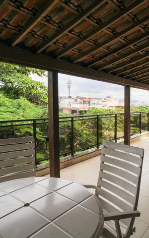 Apartamento à venda com 190m², 3 quartos e 2 vagas Apartamento à venda com 190m², 3 quartos e 2 vagasVaranda