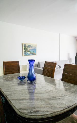 Apartamento à venda com 190m², 3 quartos e 2 vagas Apartamento à venda com 190m², 3 quartos e 2 vagasSala