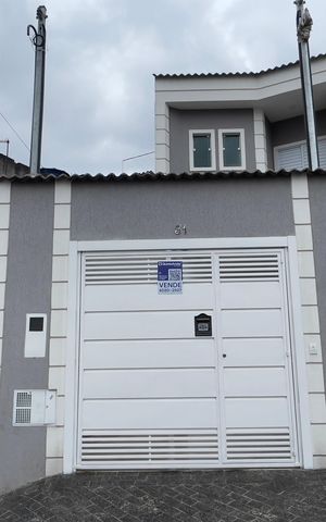 Casa à venda com 95m², 3 quartos e 2 vagas Casa à venda com 95m², 3 quartos e 2 vagasFachada+Placa