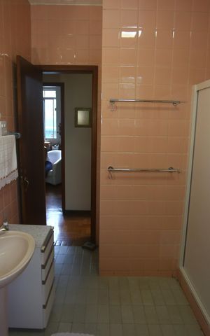 Casa à venda com 190m², 4 quartos e 2 vagasBanheiro