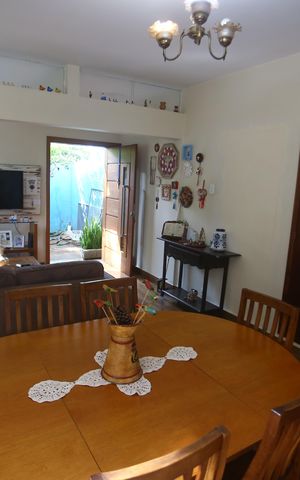 Casa à venda com 190m², 4 quartos e 2 vagasSala