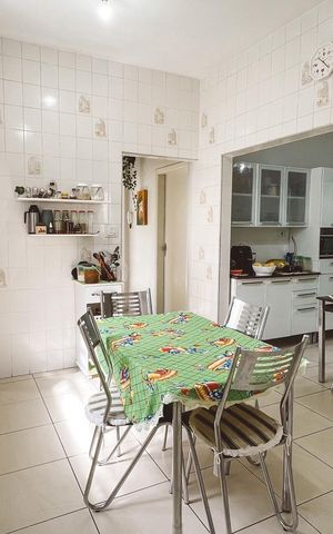 Casa à venda com 100m², 4 quartos e 2 vagas Casa à venda com 100m², 4 quartos e 2 vagasCozinha