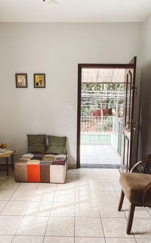 Casa à venda com 100m², 4 quartos e 2 vagas Casa à venda com 100m², 4 quartos e 2 vagasSala