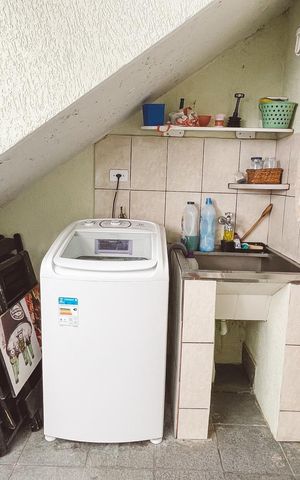 Casa à venda com 100m², 4 quartos e 2 vagas Casa à venda com 100m², 4 quartos e 2 vagasÁrea de Serviço