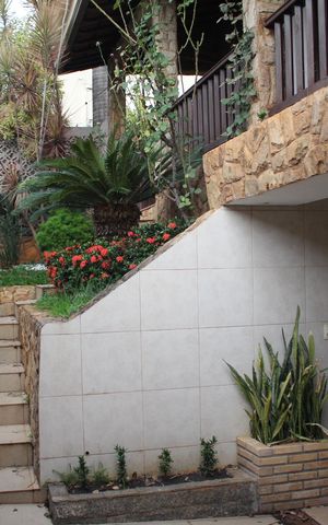 Casa à venda com 557m², 5 quartos e 4 vagasÁrea Privativa