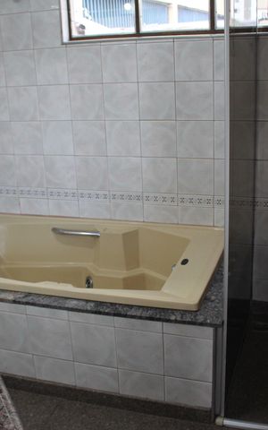 Casa à venda com 557m², 5 quartos e 4 vagasBanheiro da Suíte