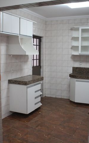 Casa à venda com 557m², 5 quartos e 4 vagasCozinha