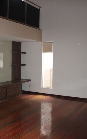 Casa à venda com 557m², 5 quartos e 4 vagasSala