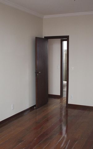 Casa à venda com 557m², 5 quartos e 4 vagasSuíte 2