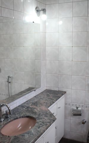 Casa à venda com 557m², 5 quartos e 4 vagasBanheiro da Suíte