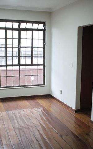 Casa à venda com 557m², 5 quartos e 4 vagasSuíte 2