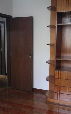 Casa à venda com 557m², 5 quartos e 4 vagasQuarto 