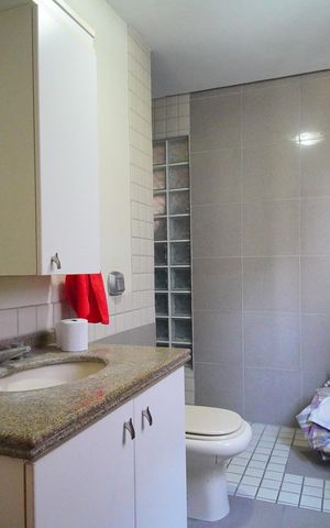 Apartamento à venda com 458m², 3 quartos e 4 vagasBanheiro da Suíte 2