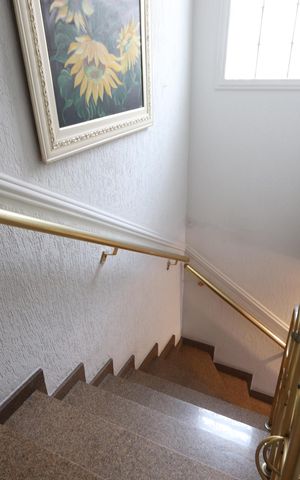Casa à venda com 277m², 3 quartos e 8 vagasEscada
