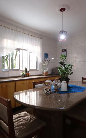 Casa à venda com 277m², 3 quartos e 8 vagasCopa