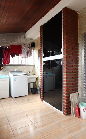 Casa à venda com 277m², 3 quartos e 8 vagasLavanderia