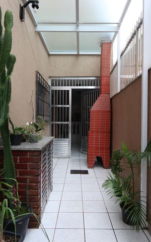 Casa à venda com 277m², 3 quartos e 8 vagasCorredor Lateral