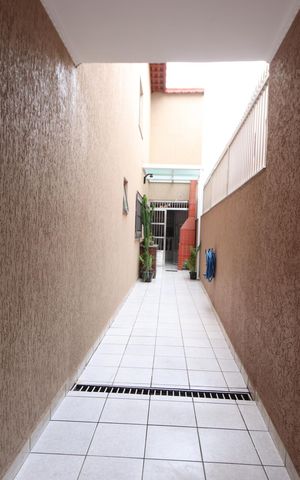 Casa à venda com 277m², 3 quartos e 8 vagasCorredor Lateral