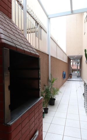 Casa à venda com 277m², 3 quartos e 8 vagasCorredor Lateral