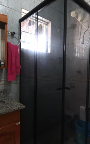 Casa à venda com 277m², 3 quartos e 8 vagasBanheiro da Suíte 2