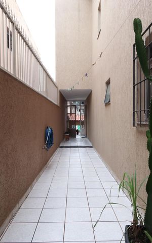 Casa à venda com 277m², 3 quartos e 8 vagasCorredor Lateral
