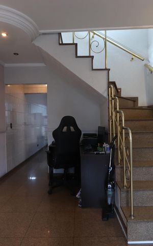 Casa à venda com 277m², 3 quartos e 8 vagasSala