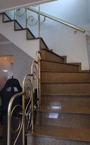 Casa à venda com 277m², 3 quartos e 8 vagasEscada