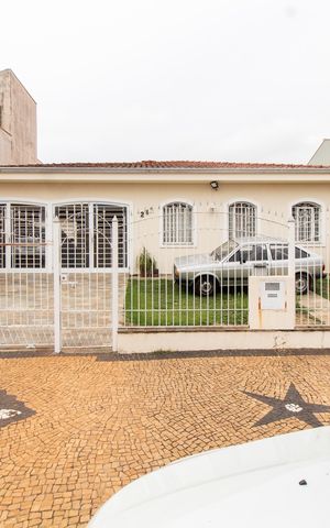 Casa para alugar com 194m², 3 quartos e 4 vagasFachada
