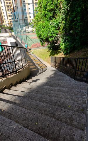 Apartamento à venda com 131m², 3 quartos e 3 vagas Apartamento à venda com 131m², 3 quartos e 3 vagasEscada Externa