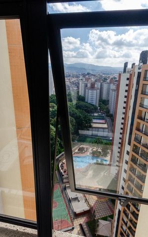 Apartamento à venda com 131m², 3 quartos e 3 vagas Apartamento à venda com 131m², 3 quartos e 3 vagasVista Área de Serviço