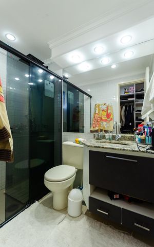 Apartamento à venda com 131m², 3 quartos e 3 vagas Apartamento à venda com 131m², 3 quartos e 3 vagasSuíte - Banheiro