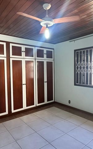 Casa de condomínio à venda com 600m², 6 quartos e 4 vagas Casa de condomínio à venda com 600m², 6 quartos e 4 vagasQuarto 5