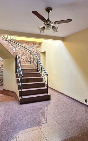 Casa de condomínio à venda com 600m², 6 quartos e 4 vagas Casa de condomínio à venda com 600m², 6 quartos e 4 vagasSala