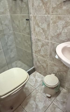 Casa de condomínio à venda com 600m², 6 quartos e 4 vagas Casa de condomínio à venda com 600m², 6 quartos e 4 vagasBanheiro de serviço