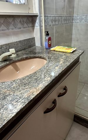 Casa de condomínio à venda com 600m², 6 quartos e 4 vagas Casa de condomínio à venda com 600m², 6 quartos e 4 vagasBanheiro quarto 1