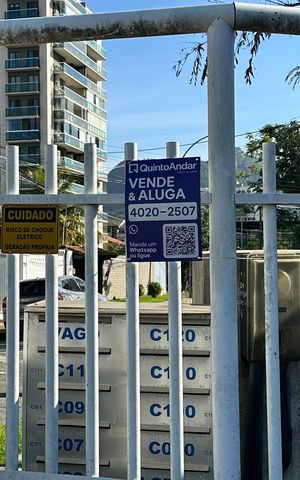 Casa de condomínio à venda com 600m², 6 quartos e 4 vagas Casa de condomínio à venda com 600m², 6 quartos e 4 vagasPlaquinha