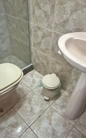 Casa de condomínio à venda com 600m², 6 quartos e 4 vagas Casa de condomínio à venda com 600m², 6 quartos e 4 vagasBanheiro de serviço