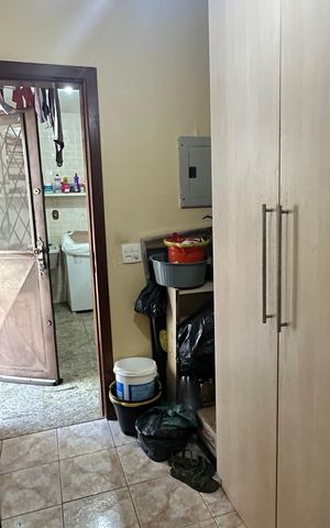 Casa de condomínio à venda com 600m², 6 quartos e 4 vagas Casa de condomínio à venda com 600m², 6 quartos e 4 vagasQuarto de Serviço