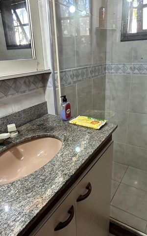 Casa de condomínio à venda com 600m², 6 quartos e 4 vagas Casa de condomínio à venda com 600m², 6 quartos e 4 vagasBanheiro quarto 1