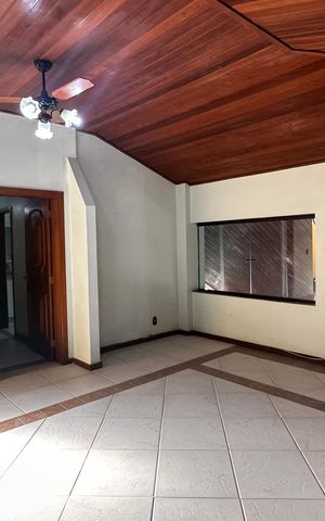Casa de condomínio à venda com 600m², 6 quartos e 4 vagas Casa de condomínio à venda com 600m², 6 quartos e 4 vagasSala intima